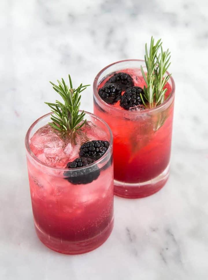 Rosemary blackberry limonata in 2 glasses.