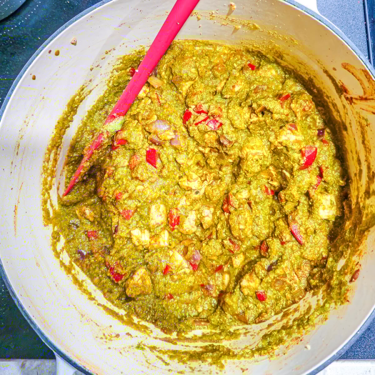 The choclo and cilantro pur&eacute;e is added to the pot.