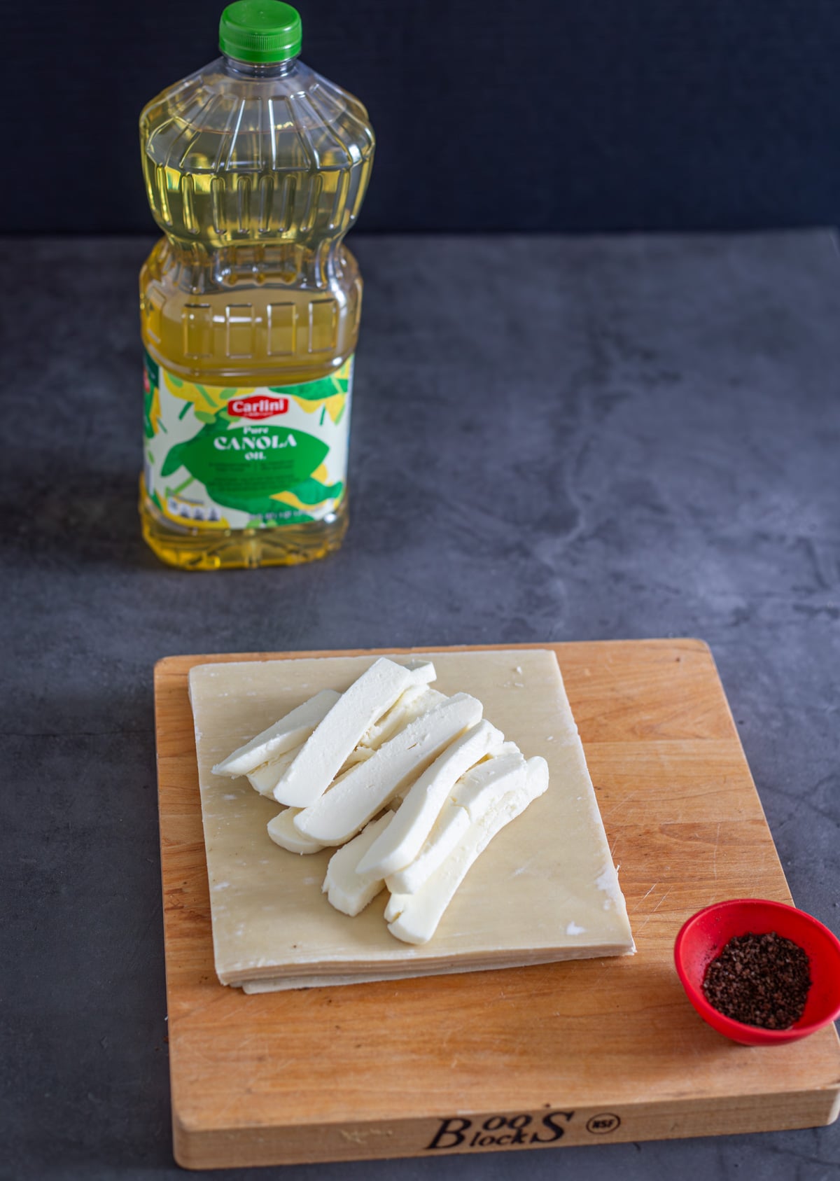 Ingredients for Peruvian teque&ntilde;os: Oil, eggroll wrappers, and queso fresco.
